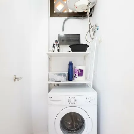 Americas Downtown : Prime Location Accomm. ארונה